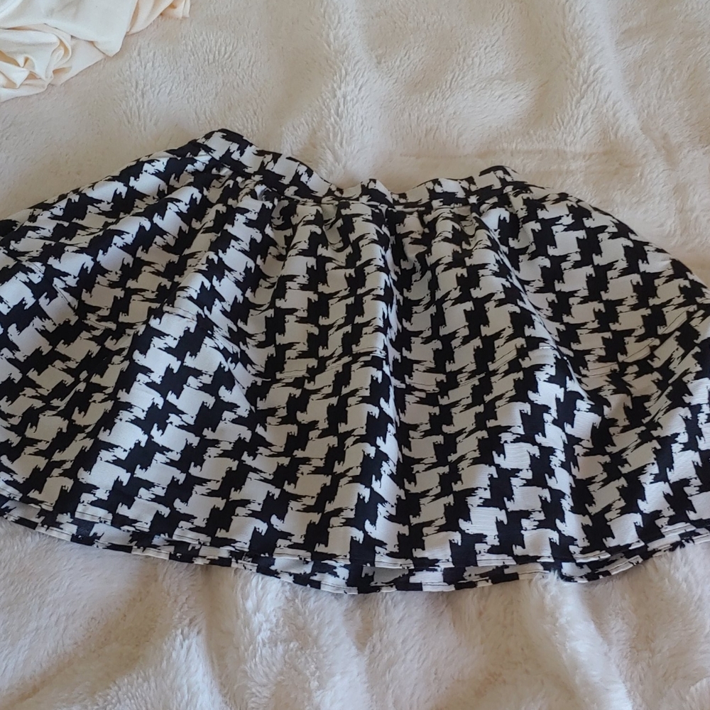 Houndstooth Skirt - with pockets!